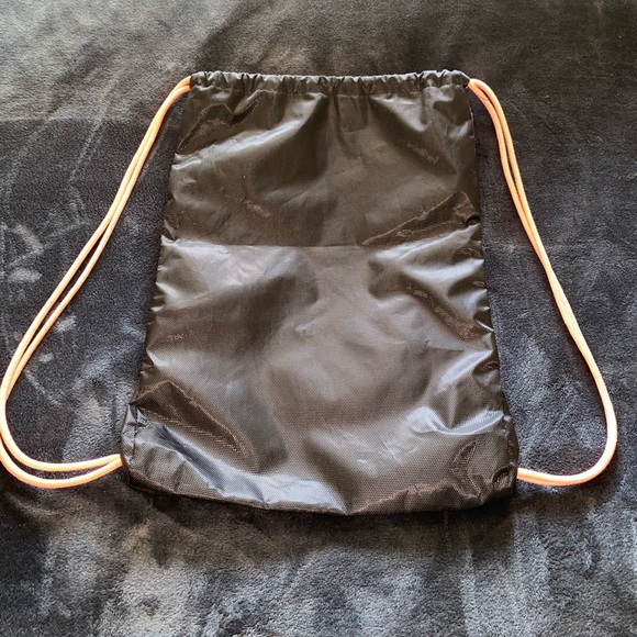 Adidas drawstring backpack - Picture 2 of 4